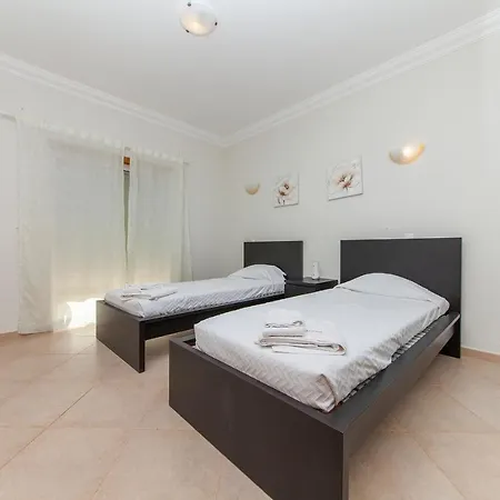 B08 - Boavista Golf Apartment In Lagos Apartment *